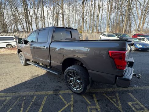 Used 2017 Nissan Titan SV AWD/4WD image 7