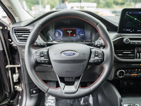 Used 2022 Ford Escape SEL w/ SEL Stealth AWD Package image 34
