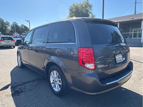 Used 2019 Dodge Grand Caravan SXT FWD image 5