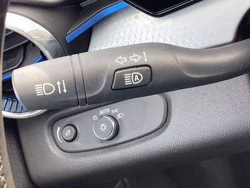 Used 2025 Chevrolet Trax LT w/ LT Convenience Package FWD image 26