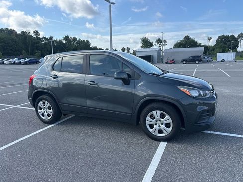 Used 2019 Chevrolet Trax LS FWD image 2