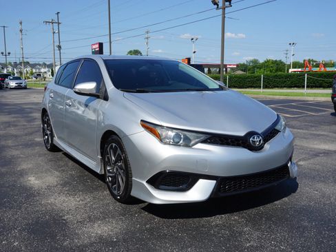 Used 2018 Toyota Corolla iM FWD image 3