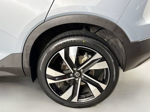 Used 2023 Volvo XC40 B4 Plus w/ Driver Assist Package FWD image 21
