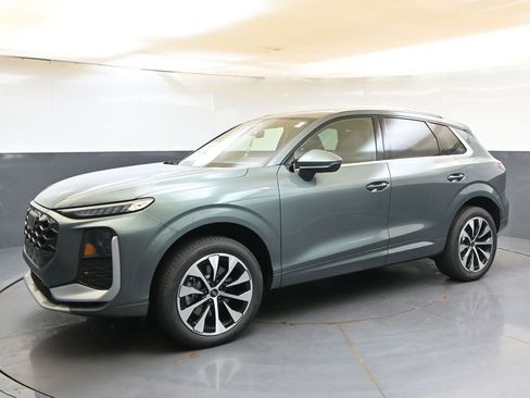 New 2026 Audi Q3 quattro 2.0T AWD/4WD image 2