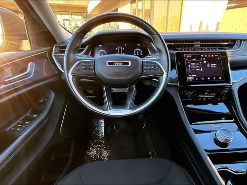 Used 2022 Jeep Grand Cherokee L Laredo w/ Luxury Tech Group I image 7