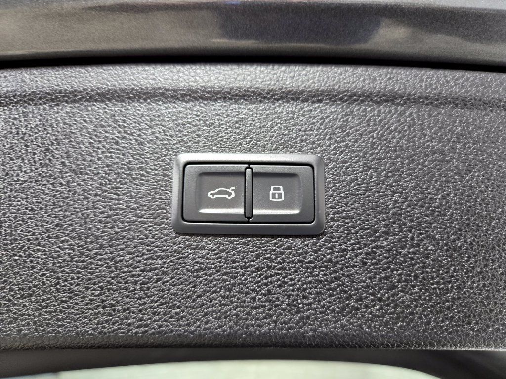 Used 2022 Audi Q5 2.0T Premium w/ Convenience Package AWD/4WD image 48