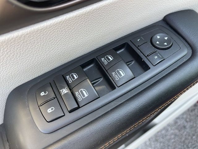 Used 2017 Chrysler Pacifica Touring-L Plus w/ Advanced Safetytec Group FWD image 13