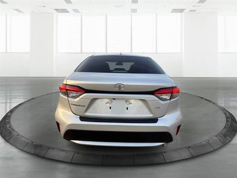 Used 2020 Toyota Corolla LE image 4