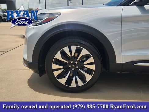Used 2025 Ford Explorer Platinum w/ LUX Leather Package AWD/4WD image 5
