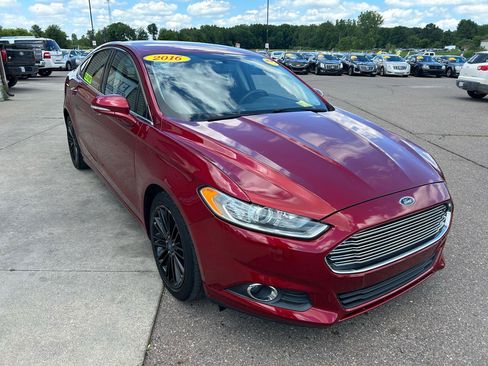 Used 2016 Ford Fusion SE w/ Equipment Group 202A FWD image 3
