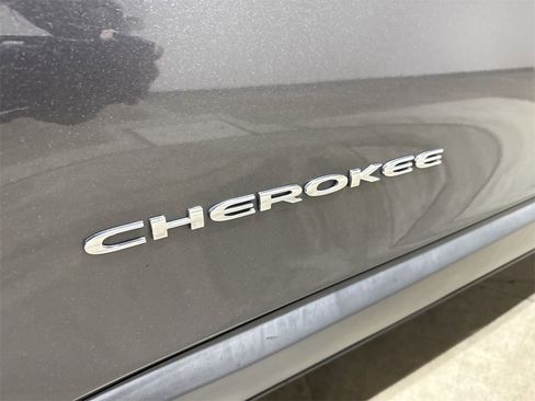 Used 2020 Jeep Cherokee Latitude Plus image 26