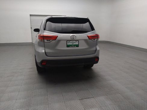 Used 2018 Toyota Highlander LE image 6
