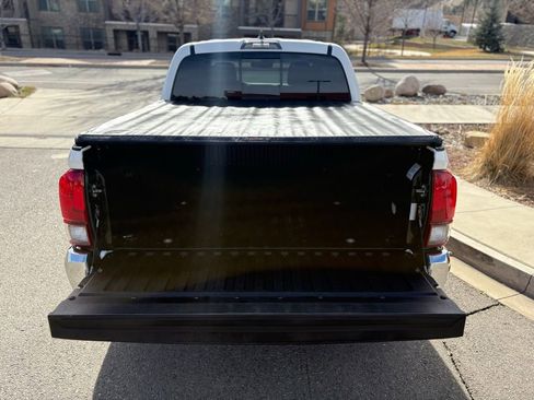 Used 2019 Toyota Tacoma TRD Off-Road image 8