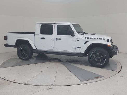 New 2025 Jeep Gladiator Sport image 3