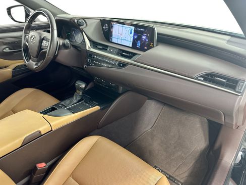 Used 2019 Lexus ES 300h w/ Premium Package image 29