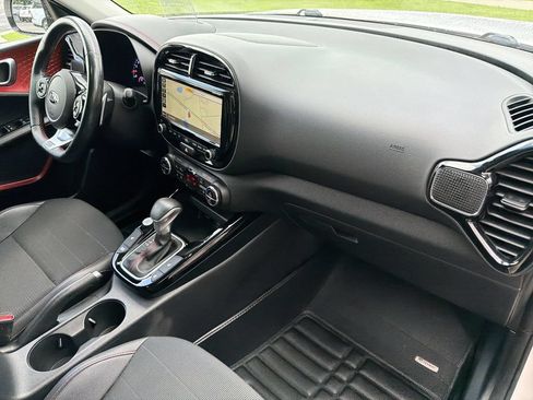 Used 2021 Kia Soul Turbo FWD image 12