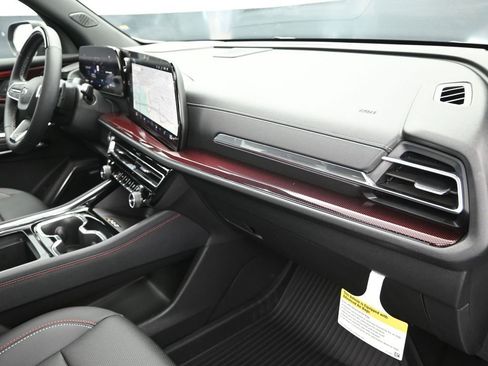 New 2026 Chevrolet Traverse Z71 w/ Enhanced Driving Package AWD/4WD image 24