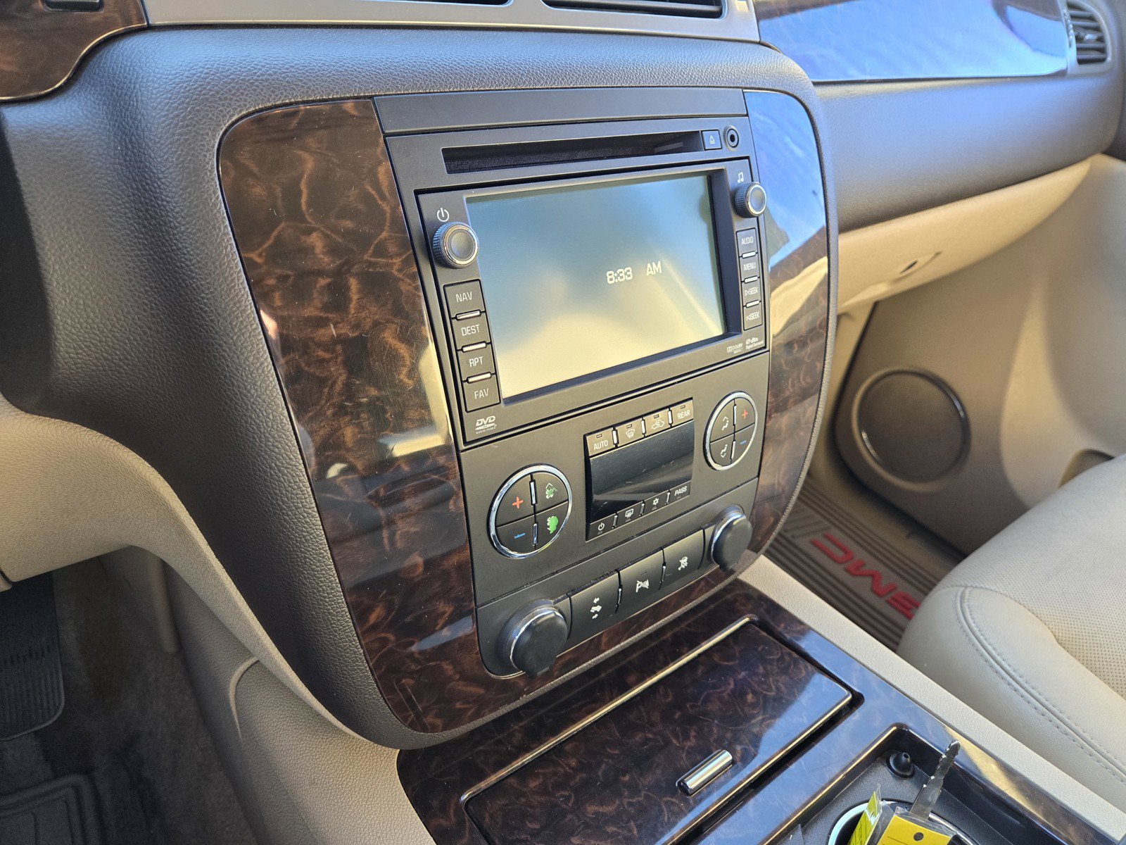 Used 2011 GMC Yukon XL Denali AWD/4WD image 14
