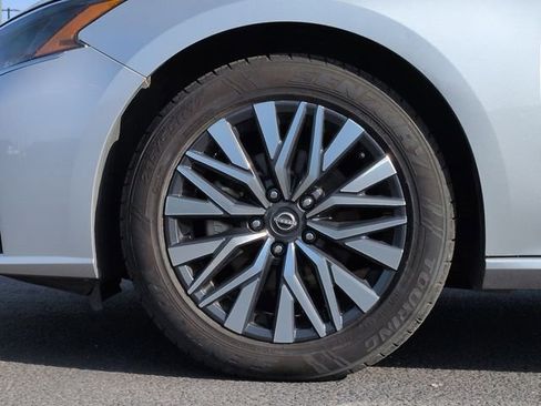 Used 2024 Nissan Altima 2.5 SV image 29