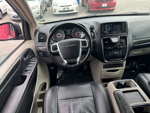Used 2013 Chrysler Town & Country Touring-L w/ Entertainment Group #2 image 17