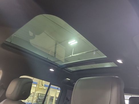 Used 2024 Land Rover Defender 110 X image 27