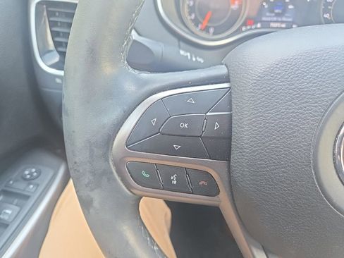 Used 2019 Jeep Cherokee Limited image 14