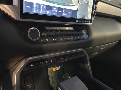 Used 2024 Toyota Tundra Limited image 23