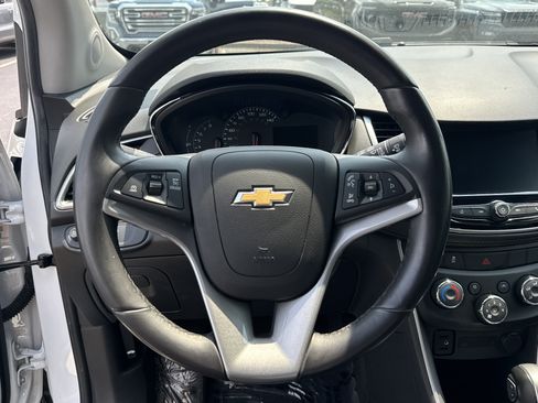 Used 2022 Chevrolet Trax LT w/ Sport Edition FWD image 10