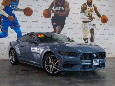 Used 2025 Ford Mustang Coupe RWD image 2