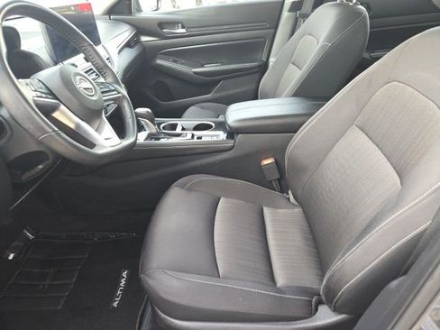Used 2024 Nissan Altima 2.5 SV w/ SV Premium Package image 13