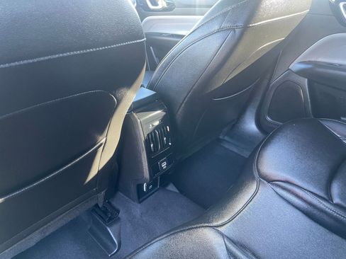 Used 2025 Jeep Compass Limited image 24