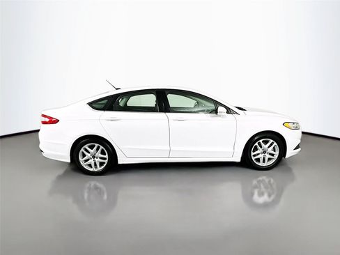 Used 2015 Ford Fusion SE FWD image 16