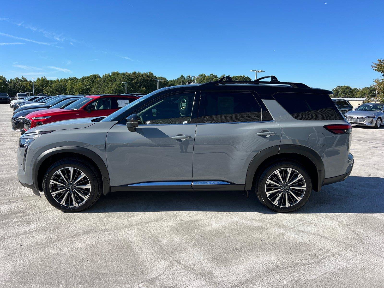 Used 2026 Nissan Pathfinder Platinum w/ Cargo Package AWD/4WD image 8