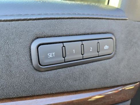 Used 2019 Cadillac Escalade Luxury image 17