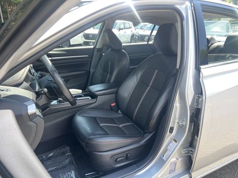 Used 2024 Nissan Altima 2.5 SR FWD image 17