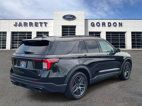 Used 2025 Ford Explorer ST RWD image 4