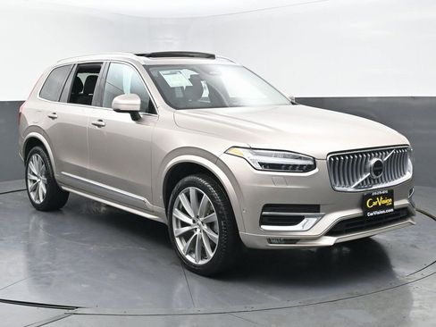 Used 2023 Volvo XC90 B6 Plus image 3