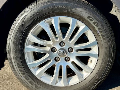 Used 2011 Toyota Sienna XLE w/ XLE Navigation Pkg image 6