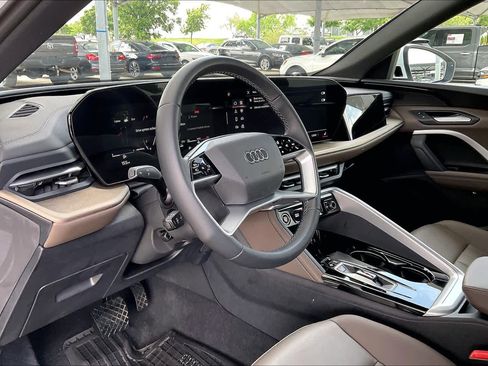 Used 2025 Audi Q5 Premium w/ Convenience Package AWD/4WD image 18
