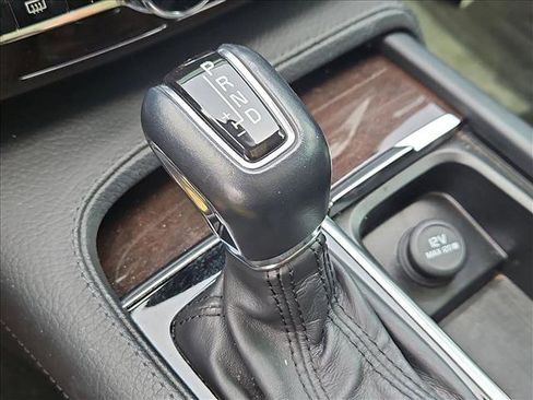 Used 2019 Volvo XC90 T5 Momentum w/ Protection Package Premier FWD image 11