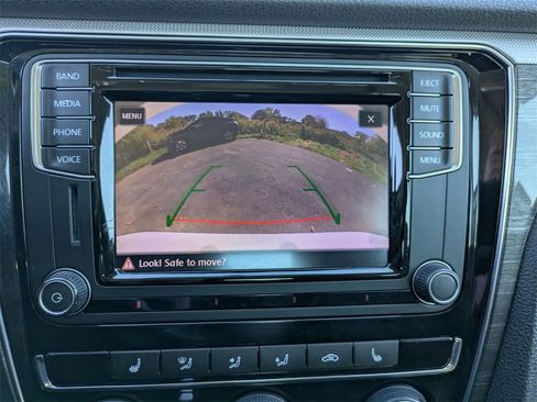 Used 2017 Volkswagen Passat 1.8T SE image 25