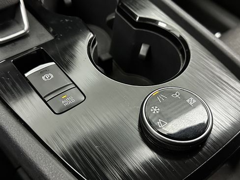 Used 2024 Nissan Rogue SV image 18