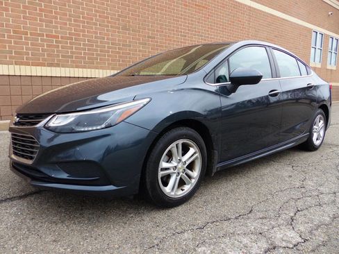 Used 2017 Chevrolet Cruze LT w/ Convenience Package image 6