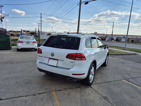 Used 2014 Volkswagen Touareg TDI image 6