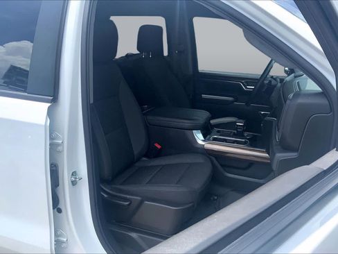 Used 2023 Chevrolet Silverado 1500 LT Trail Boss w/ Convenience Package II AWD/4WD image 9