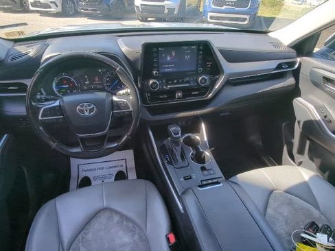 Used 2022 Toyota Highlander Bronze Edition AWD/4WD image 16