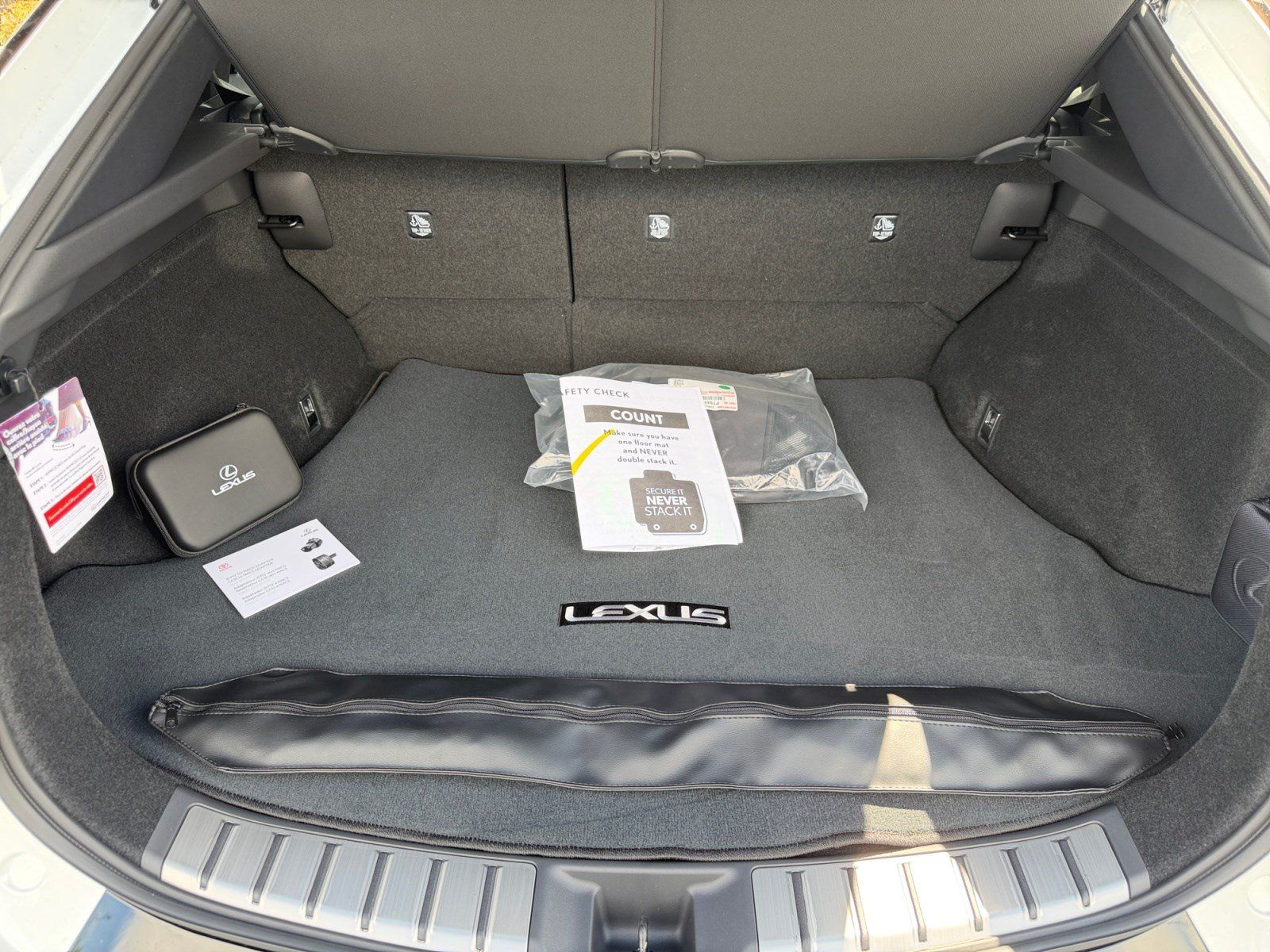 New 2026 Lexus RZ 450e AWD w/ Luxury Package image 32