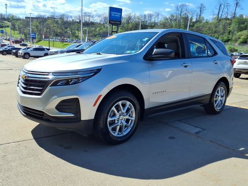 Used 2022 Chevrolet Equinox LS w/ LPO, Floor Liner Package image 5