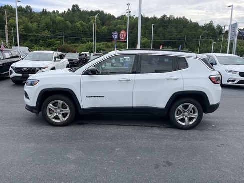 Used 2024 Jeep Compass Latitude AWD/4WD image 6
