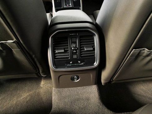 Certified 2022 Porsche Macan AWD/4WD image 20